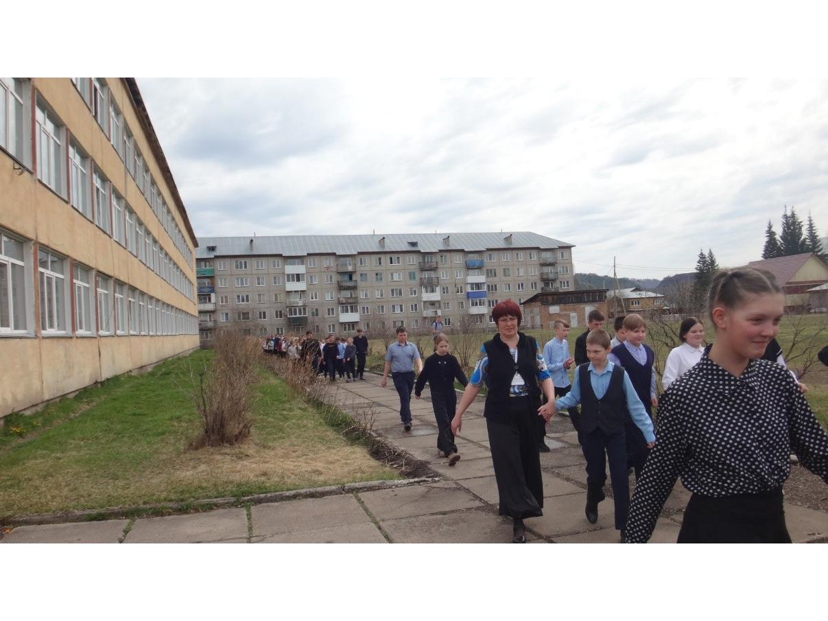 Практическая тренировка по эвакуации в МБОУ Ирбинской СОШ.