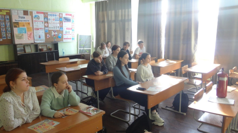 Уроки ОБЖ по пожарной безопасности в МБОУ Ирбинской СОШ. Уроки ОБЖ по пожарной безопасности в МБОУ Ирбинской СОШ.